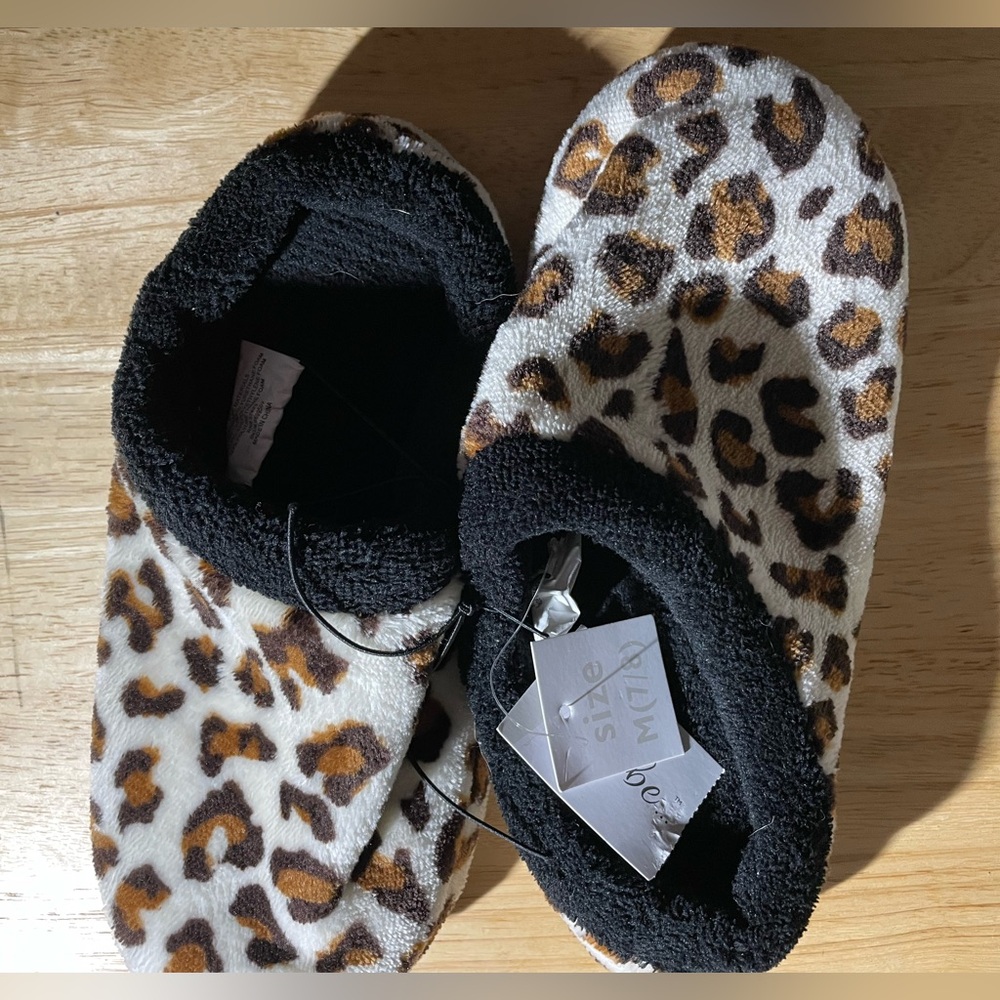 NWT Women's Just Be Cheetah Clog Style Slippers 
Size Medium 7 To 8